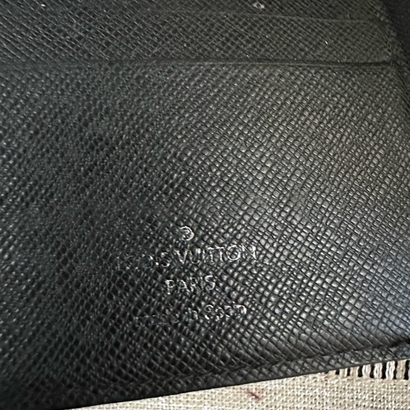 LOUIS VUITTON
Damier Graphite Slender Wallet - Picture 9 of 17